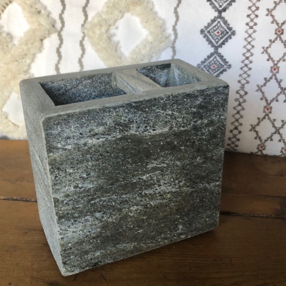 Concrete Toothbrush holder